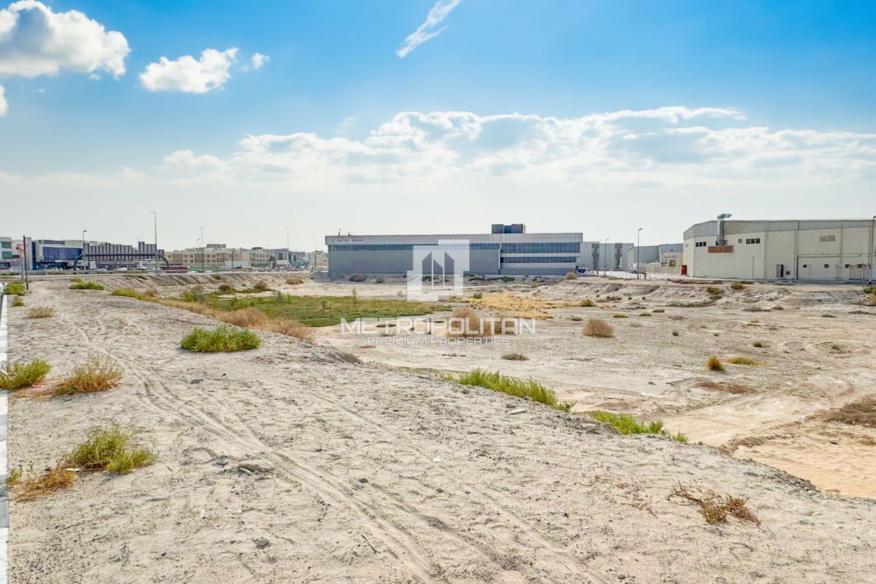 Biens commerciaux à Dubaï, EAU, 2 750 m² - image 1