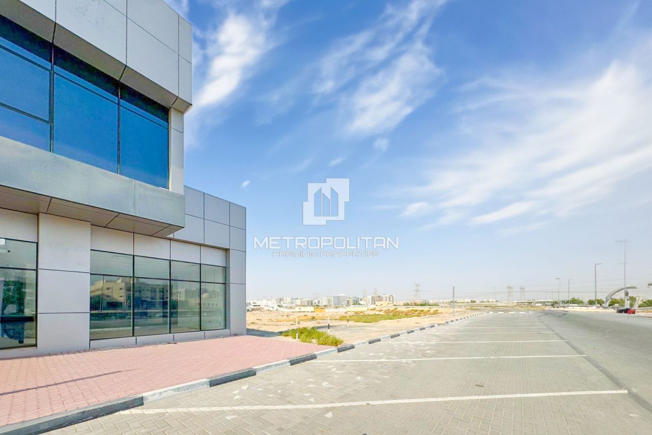 Biens commerciaux à Dubaï, EAU, 2 750 m² - image 2