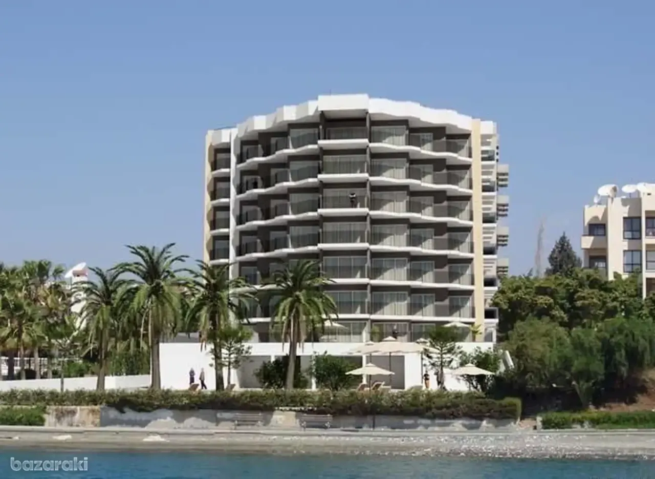 Apartment in Agios Tychon, Cyprus - picture 1