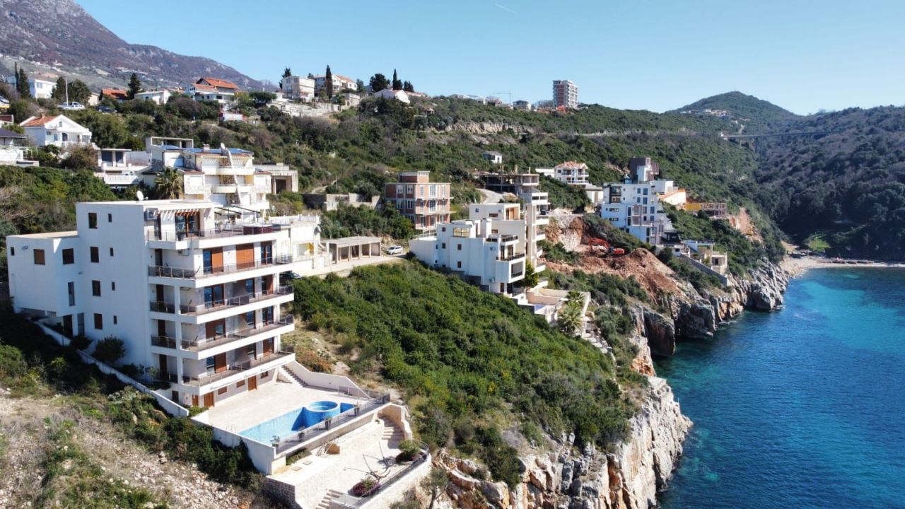 Projet d'investissement à Dobra Voda, Monténégro, 15 000 m² - image 3