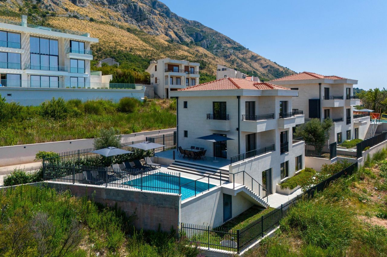 Villa a Rezevici, Montenegro, 318 m² - foto 1