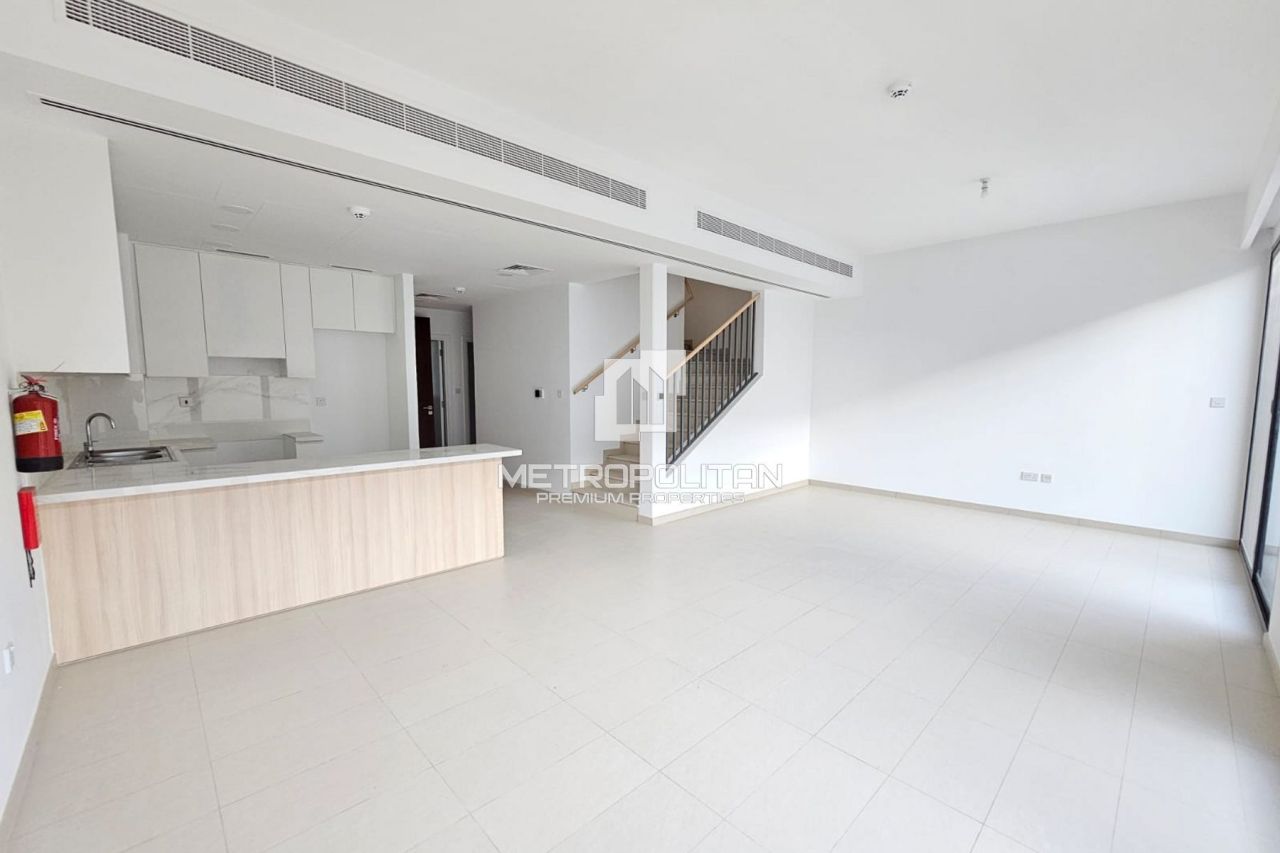 Townhouse in Dubai, UAE, 180 m² - picture 1