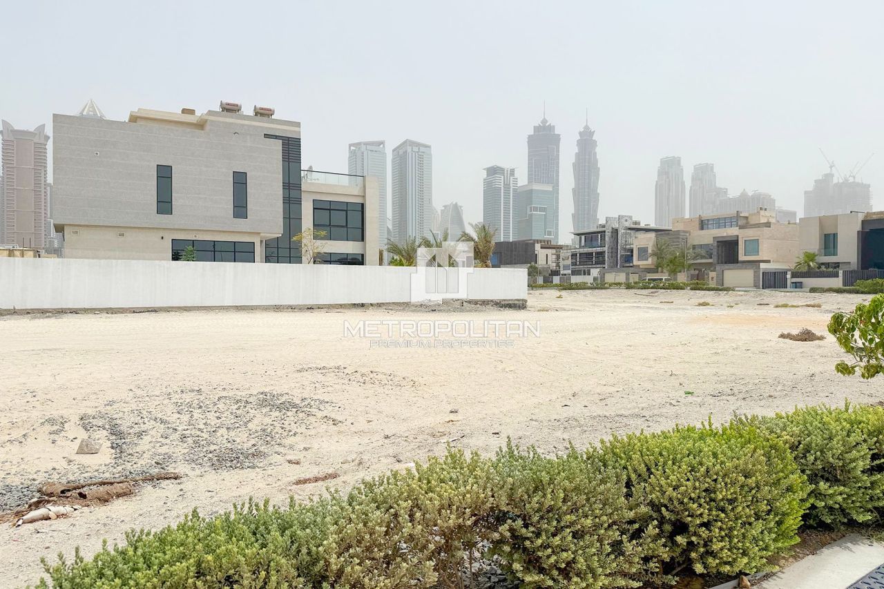 Land in Dubai, UAE, 1 079 m² - picture 6