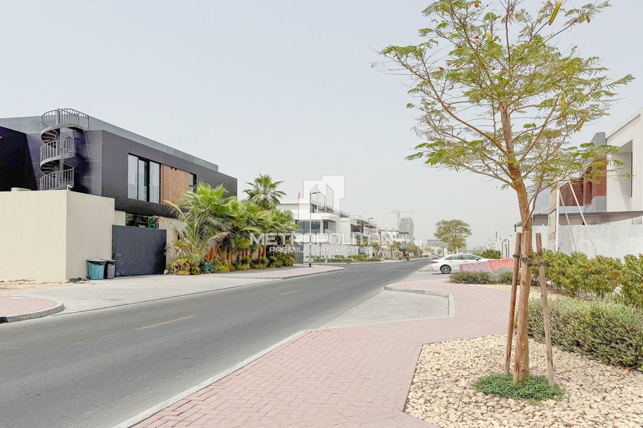 Land in Dubai, UAE, 1 079 m² - picture 7