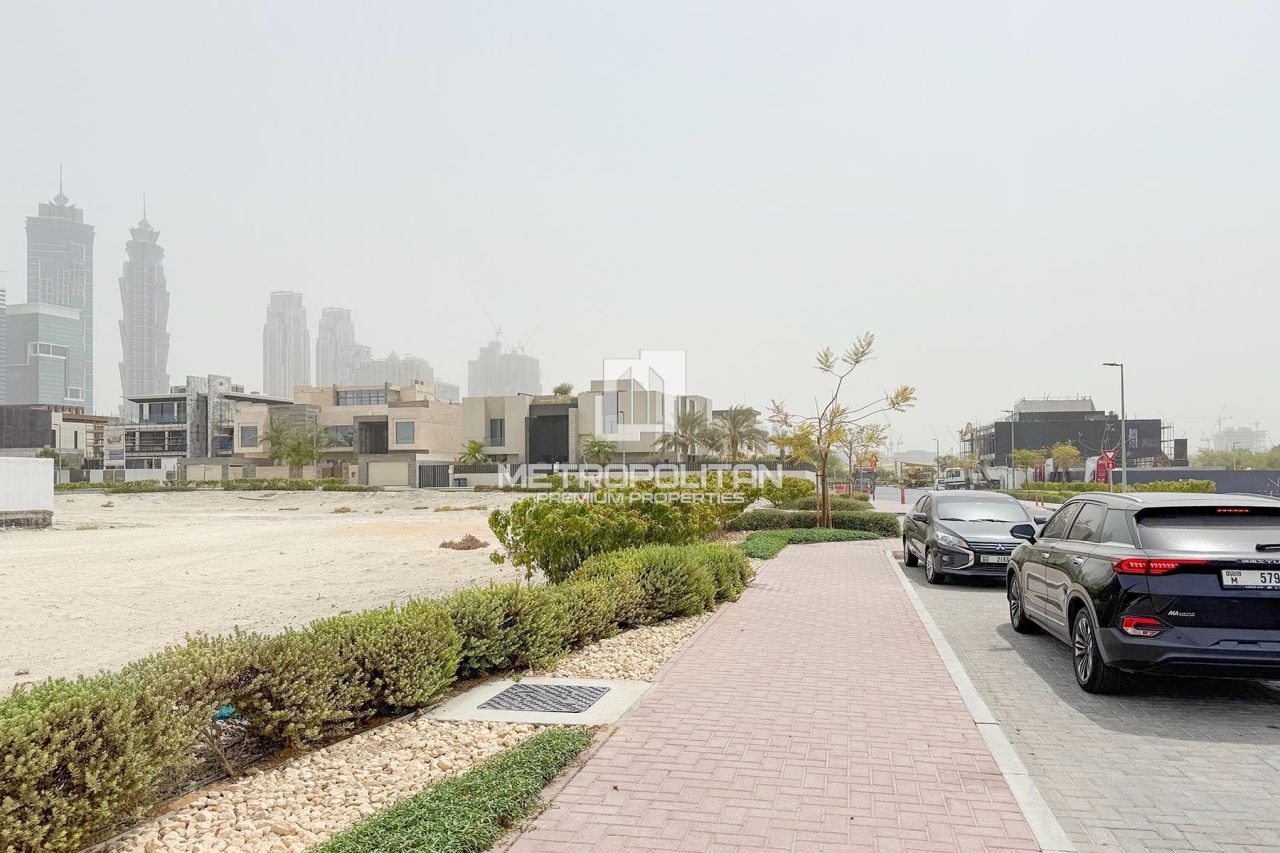 Land in Dubai, UAE, 1 079 m² - picture 8