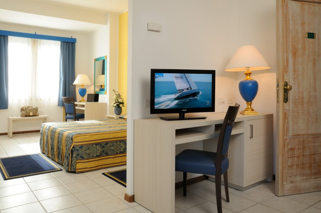 Hotel en Cagliari, Italia, 6 000 m² - imagen 1