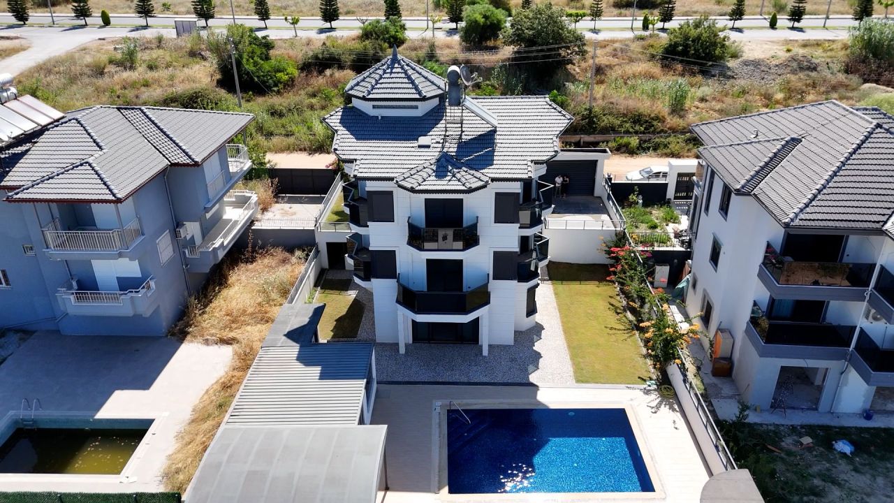 Villa in Manavgat, Türkei, 320 m² - Foto 1