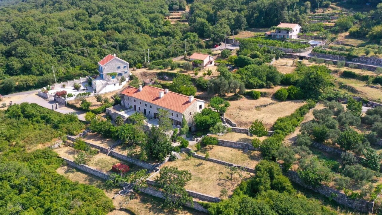House in Budva, Montenegro, 349 m² - picture 1
