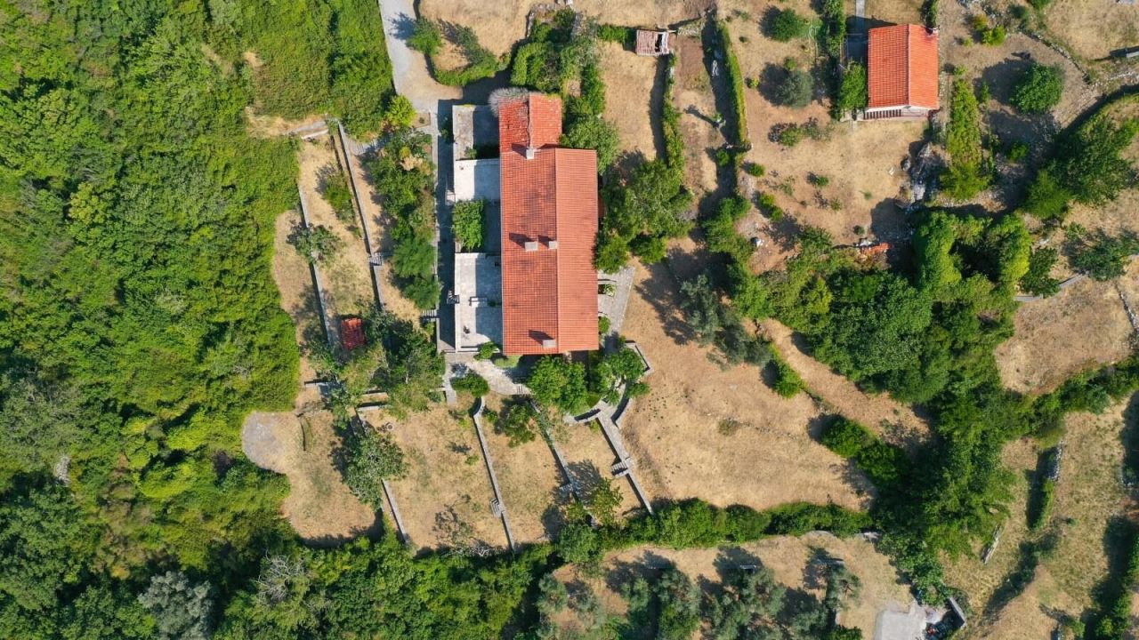 Casa en Budva, Montenegro, 349 m² - imagen 4