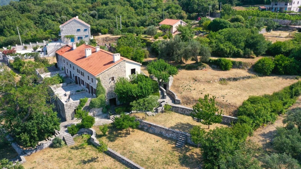 Casa en Budva, Montenegro, 349 m² - imagen 6