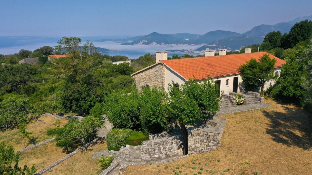 Casa en Budva, Montenegro, 349 m² - imagen 8