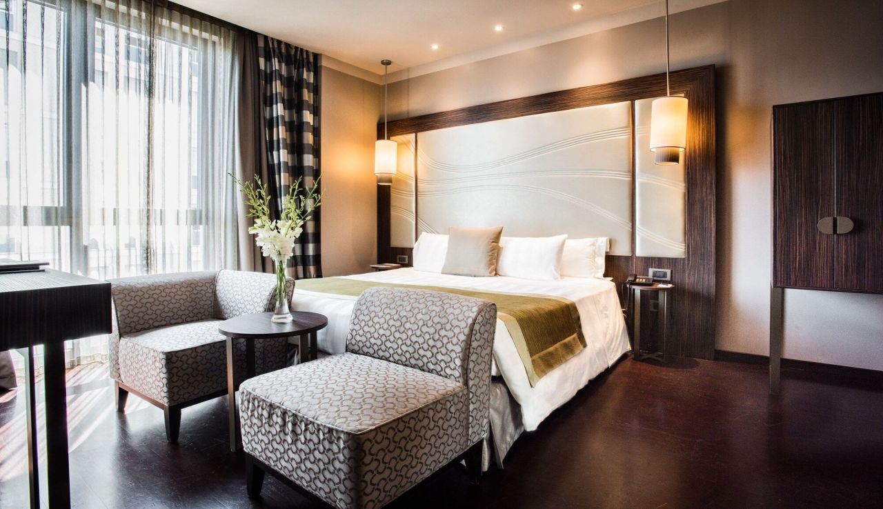 Hôtel à Milan, Italie, 6 000 m² - image 1
