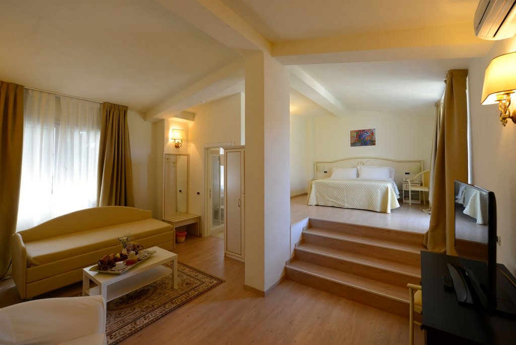 Hotel in Forte dei Marmi, Italy, 25 000 m² - picture 2