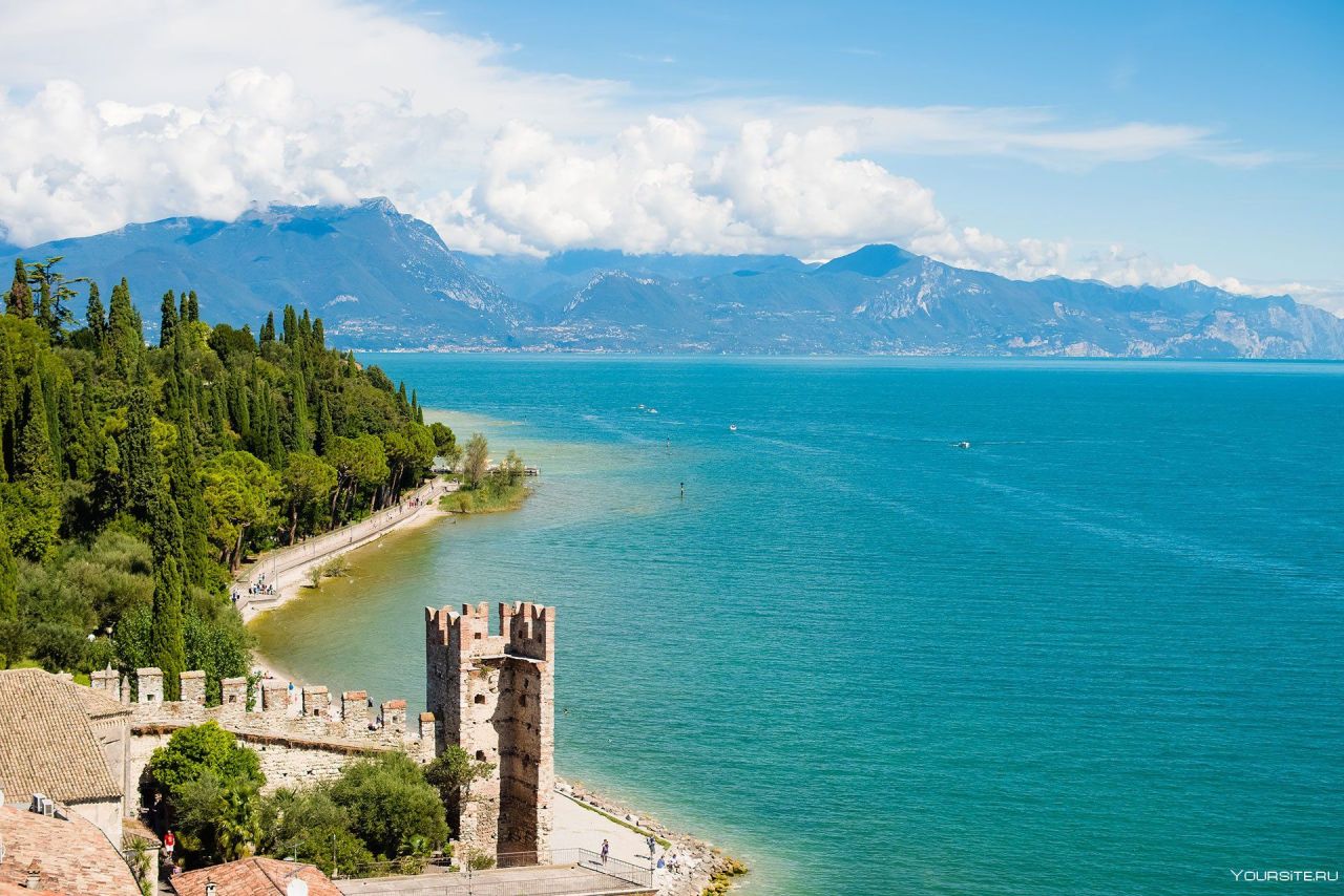 Terreno en Sirmione, Italia, 4 300 m² - imagen 1