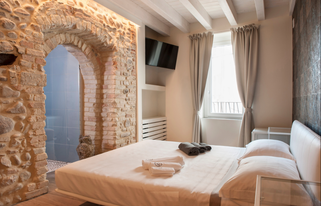 Hotel en Salo, Italia, 700 m² - imagen 1