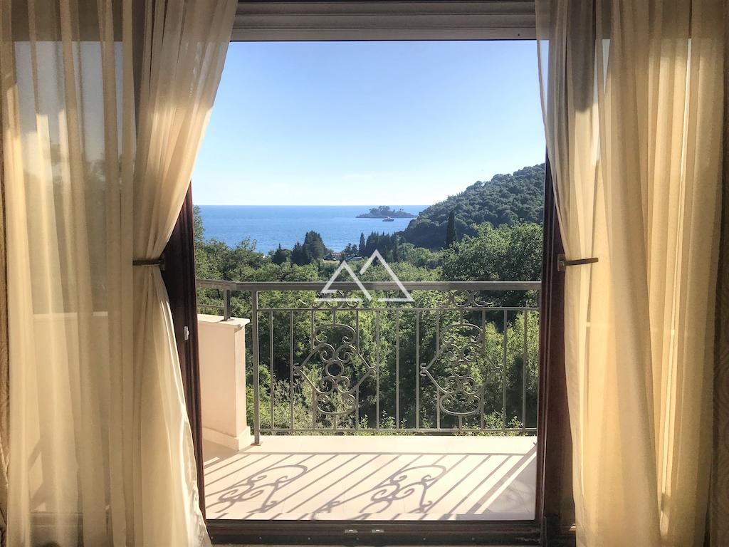 Apartment in Petrovac, Montenegro, 86 m² - picture 1