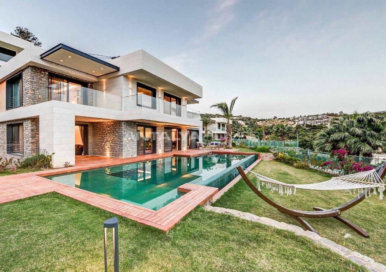 Villa à Bodrum, Turquie, 650 m² - image 1