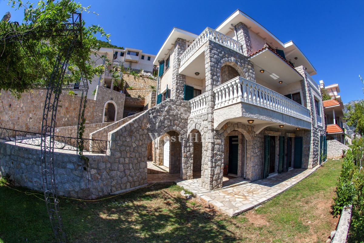 Maison à Kostanjica, Monténégro, 235 m² - image 1