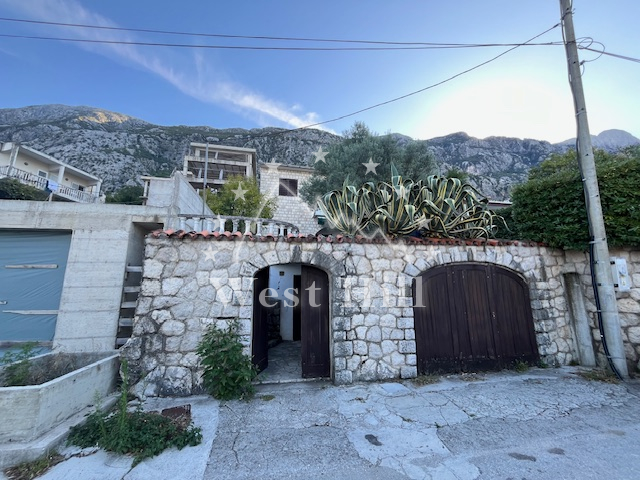 Maison à Dobrota, Monténégro, 175 m² - image 1