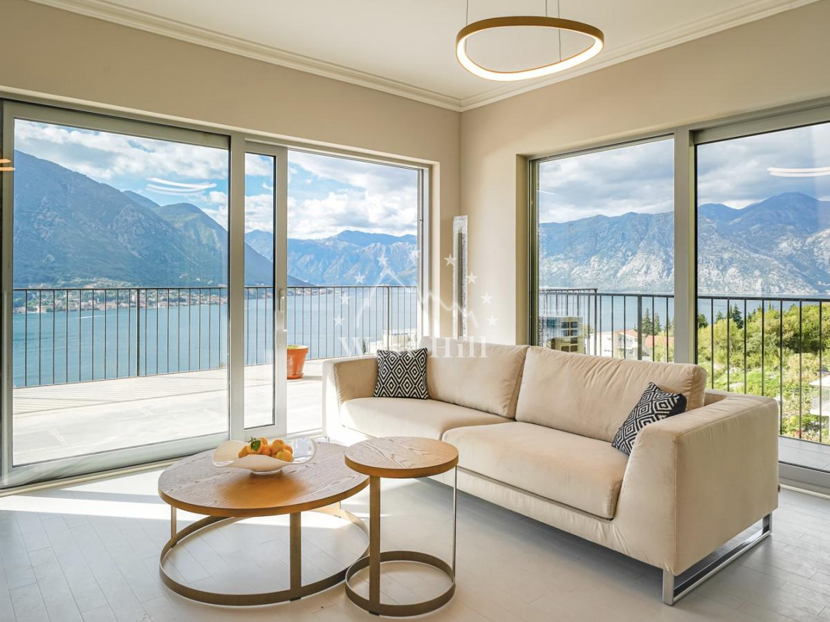 Apartment in Dobrota, Montenegro, 158 m² - picture 1