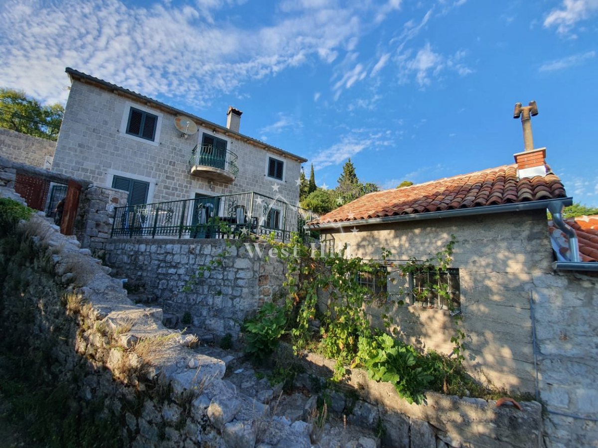 Haus in Rose, Montenegro, 238 m² - Foto 1