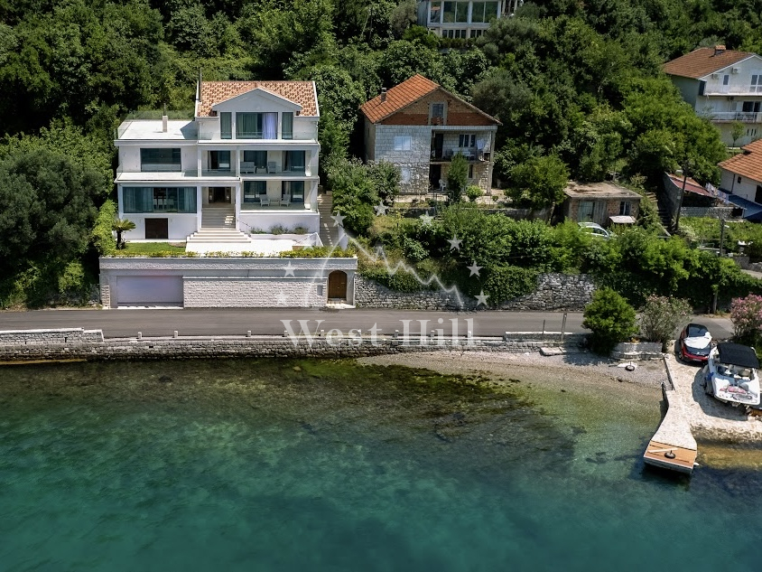 Haus in Lepetane, Montenegro, 423 m² - Foto 1