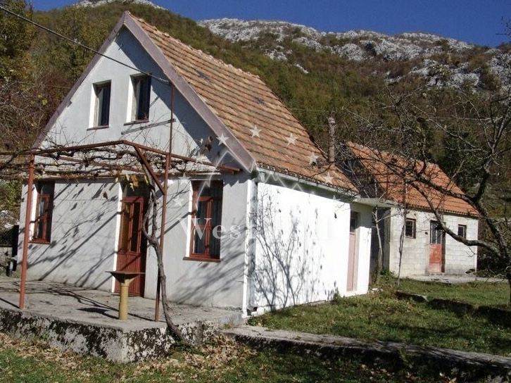 Maison à Cetinje, Monténégro, 77 m² - image 1
