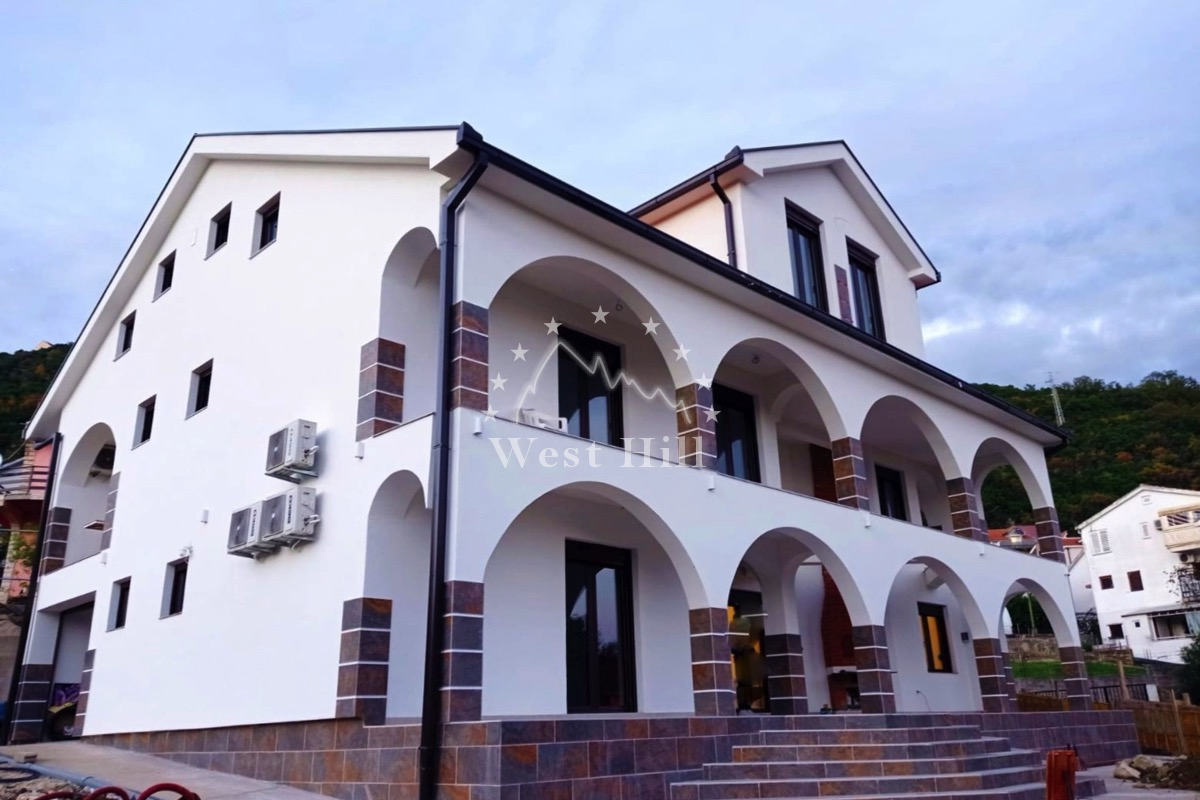 House in Igalo, Montenegro, 384 m² - picture 1