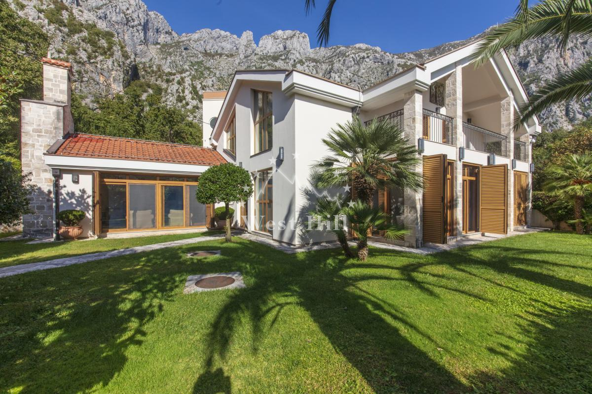 Maison à Risan, Monténégro, 270 m² - image 1