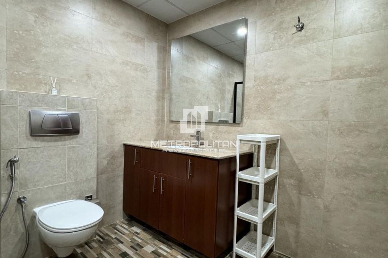 Apartment in Dubai, UAE, 80 m² - picture 8