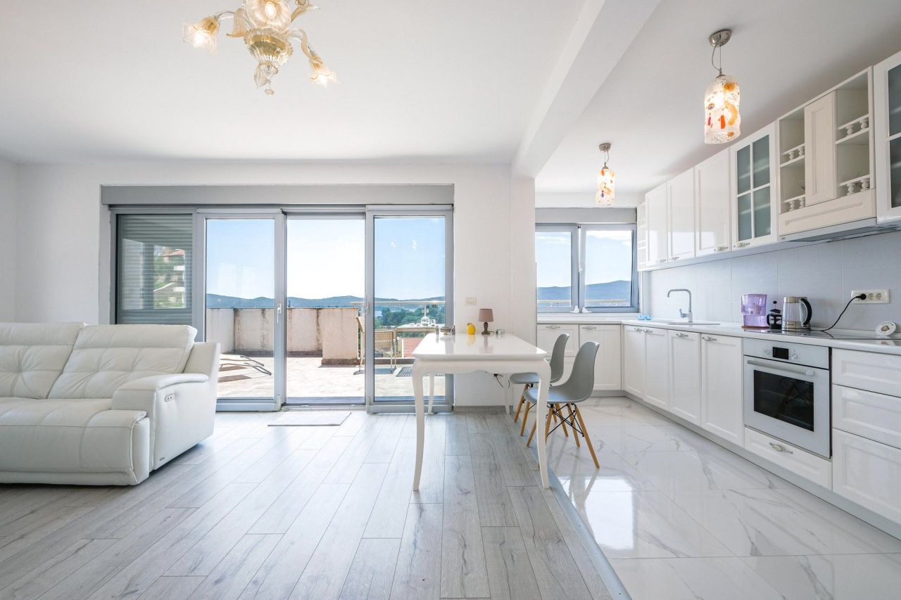 Ático en Tivat, Montenegro, 116 m² - imagen 1