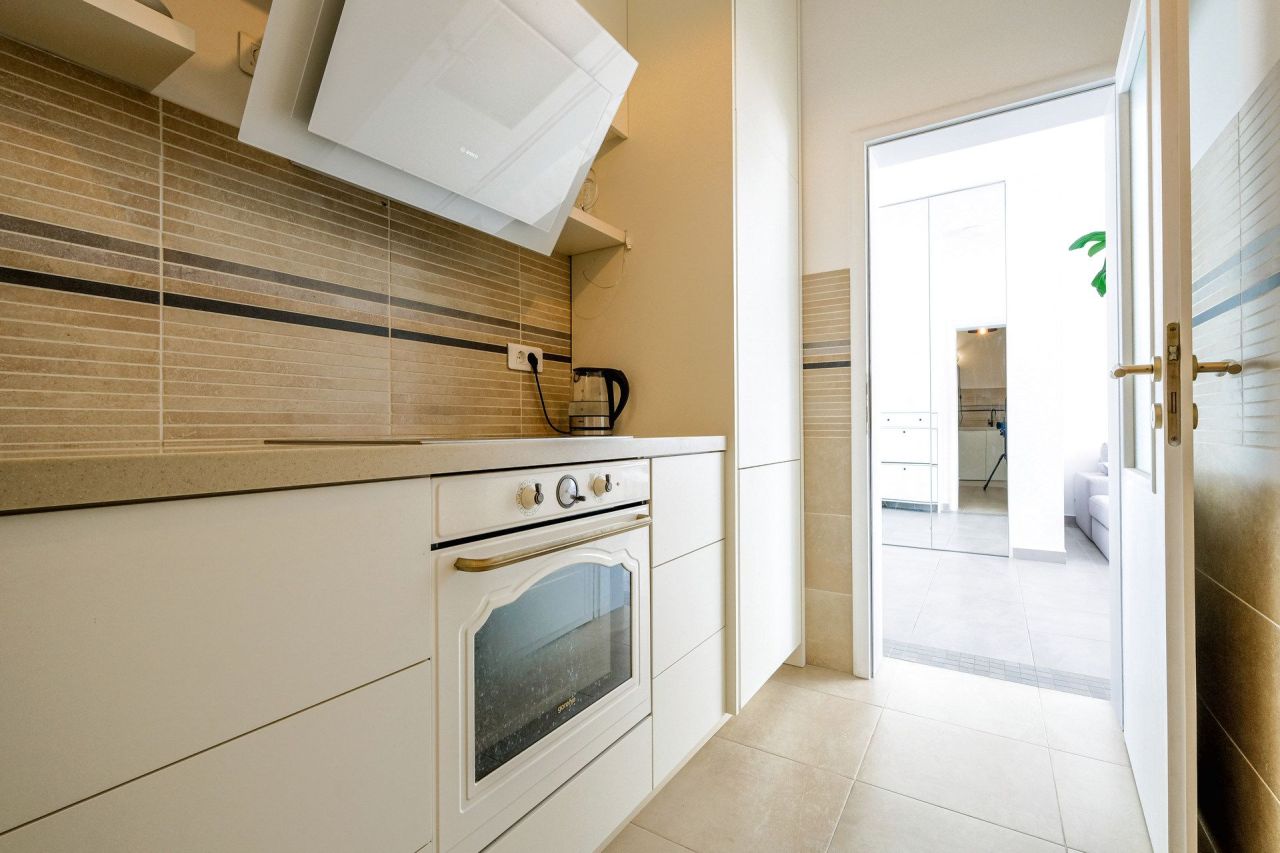 Apartamento en Budva, Montenegro, 65 m² - imagen 4