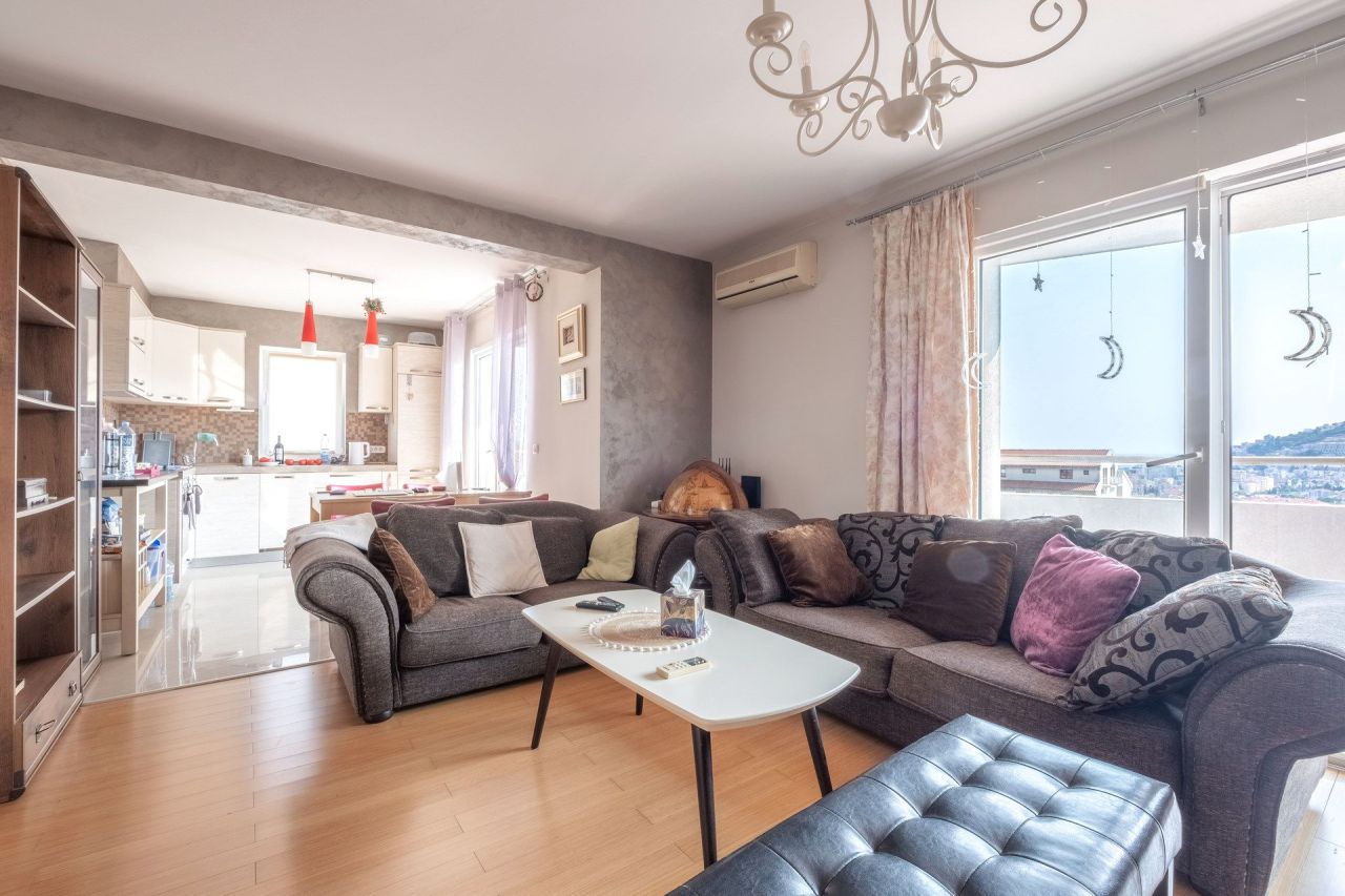 Apartamento en Budva, Montenegro, 76 m² - imagen 1