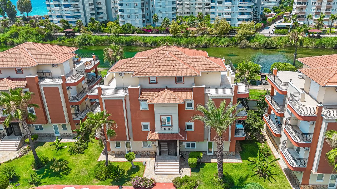 Flat in Kestel, Turkey, 260 m² - picture 1