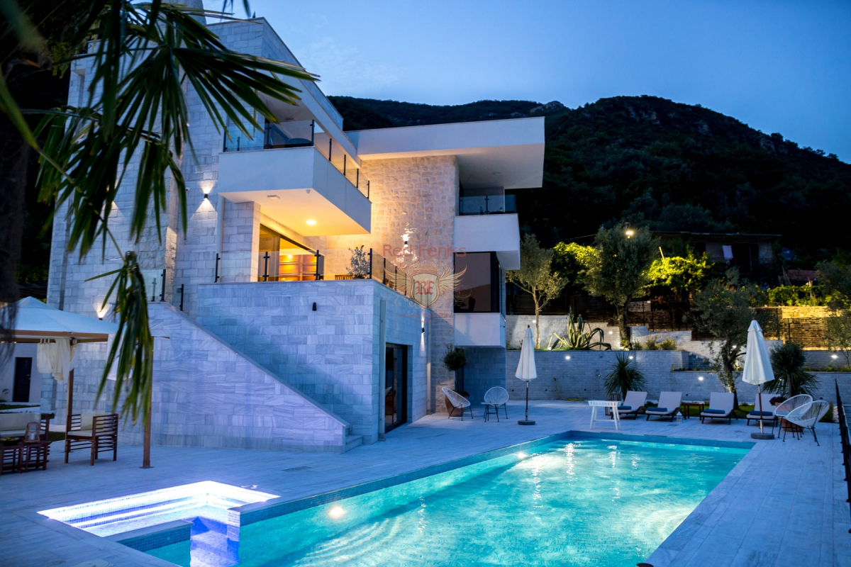 Maison à Herceg-Novi, Monténégro, 323 m² - image 1