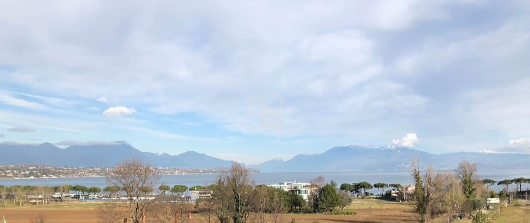 Land in Desenzano del Garda, Italy, 2 400 m² - picture 1