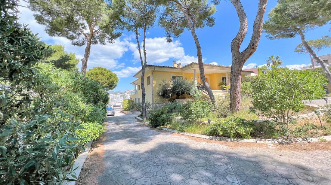 Villa in Palma de Mallorca, Spain, 500 m² - picture 1