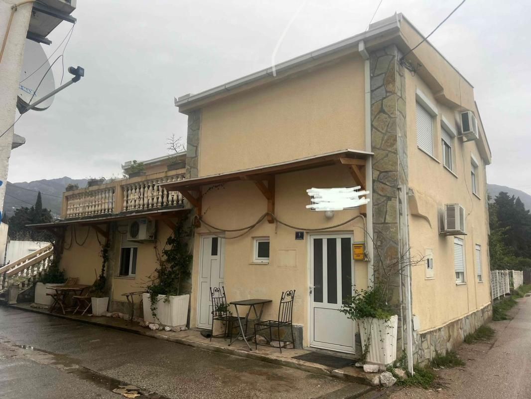 House in Bar, Montenegro, 200 m² - picture 1