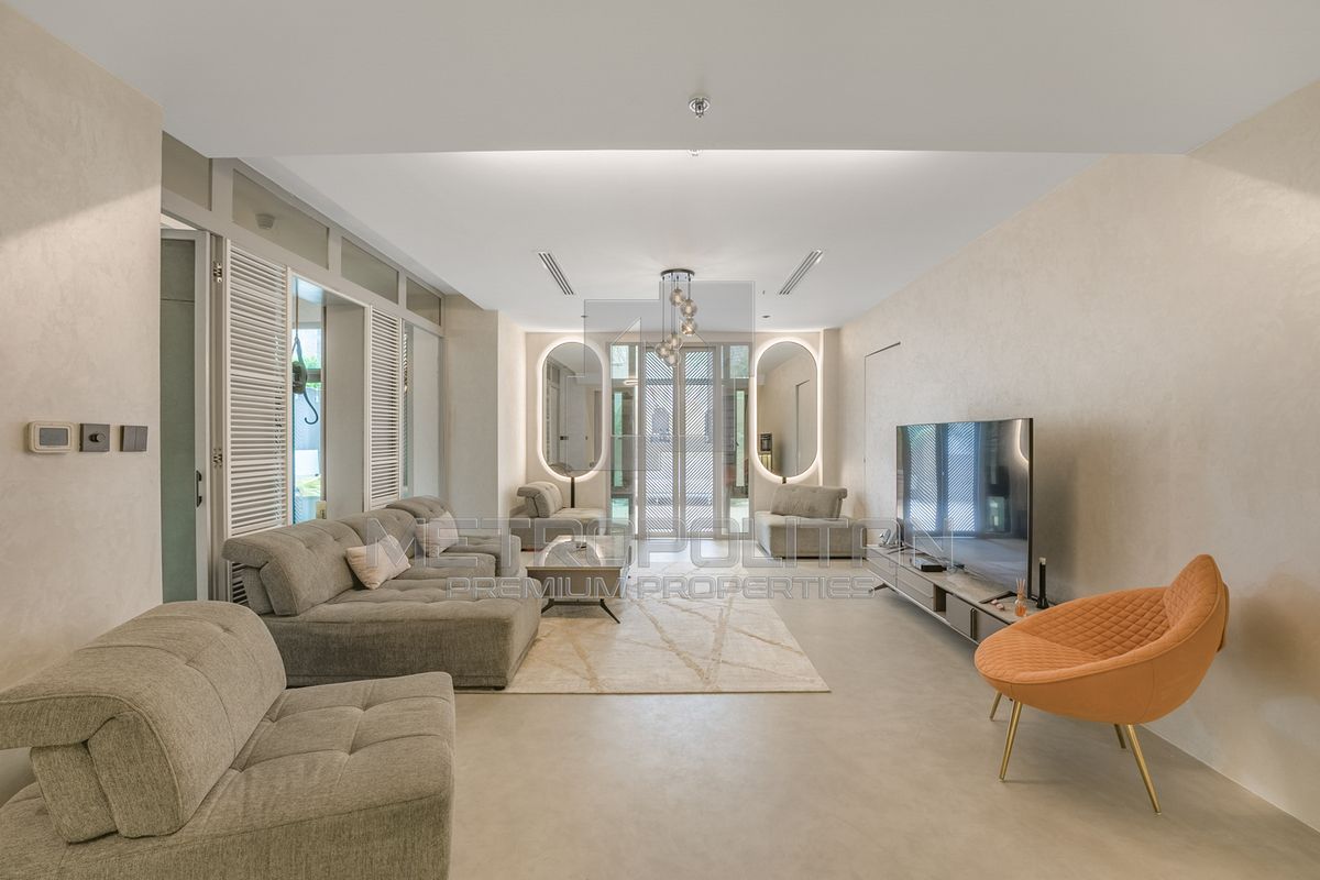 Apartamento en Dubái, EAU, 245 m² - imagen 1