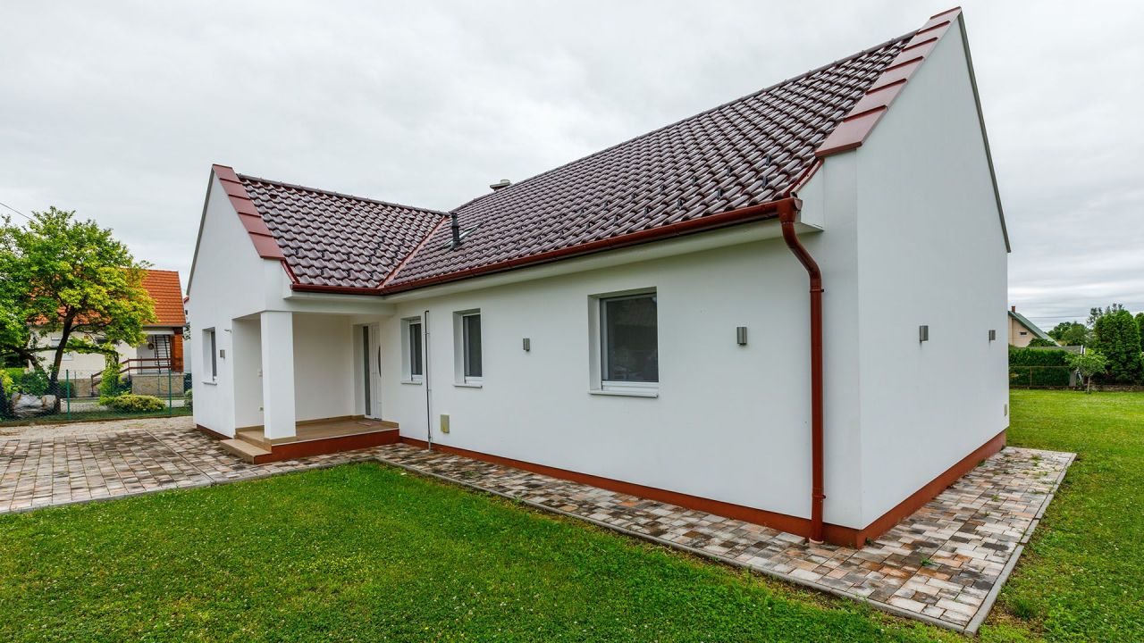 Maison à Vonyarcvashegy, Hongrie, 142 m² - image 1
