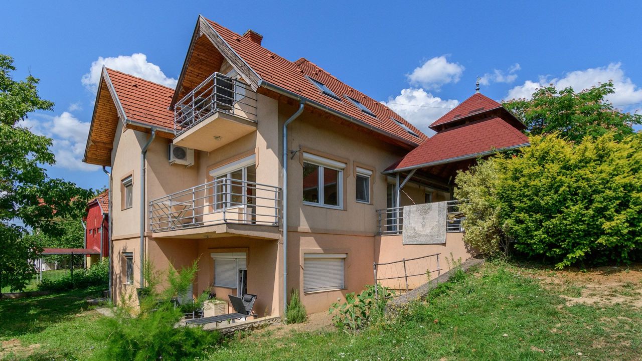 House in Keszthely, Hungary, 171 m² - picture 1