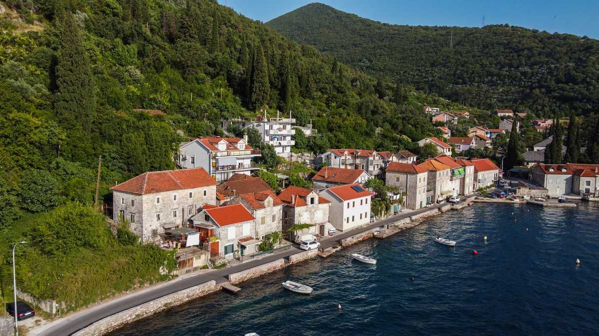 Piso en Lepetani, Montenegro, 60 m² - imagen 1