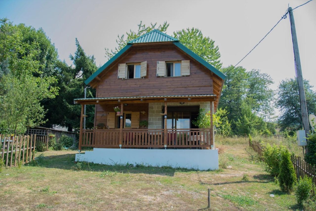 Haus in Kolasin, Montenegro, 100 m² - Foto 1