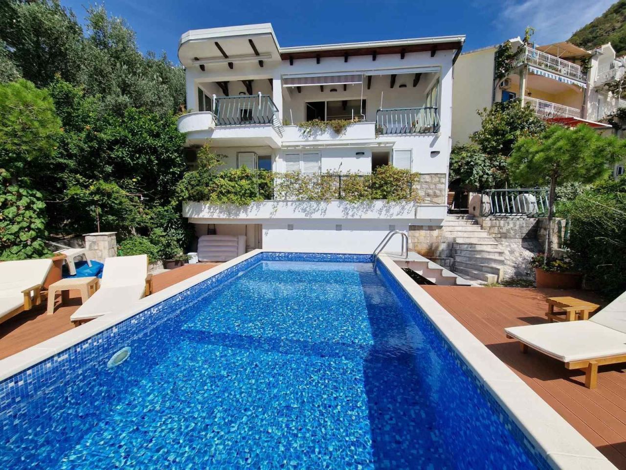 Villa in Sveti Stefan, Montenegro, 250 m² - picture 1