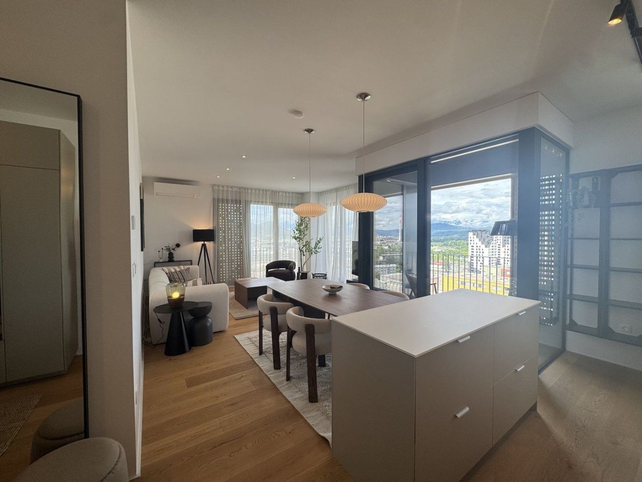 Piso en Liubliana, Eslovenia, 84 m² - imagen 1