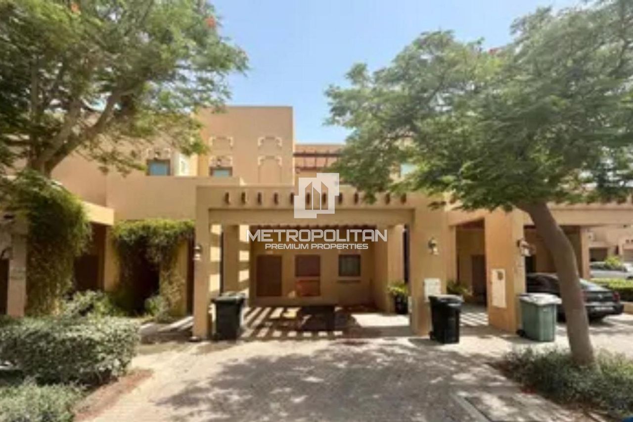 Townhouse in Dubai, UAE, 261 m² - picture 1