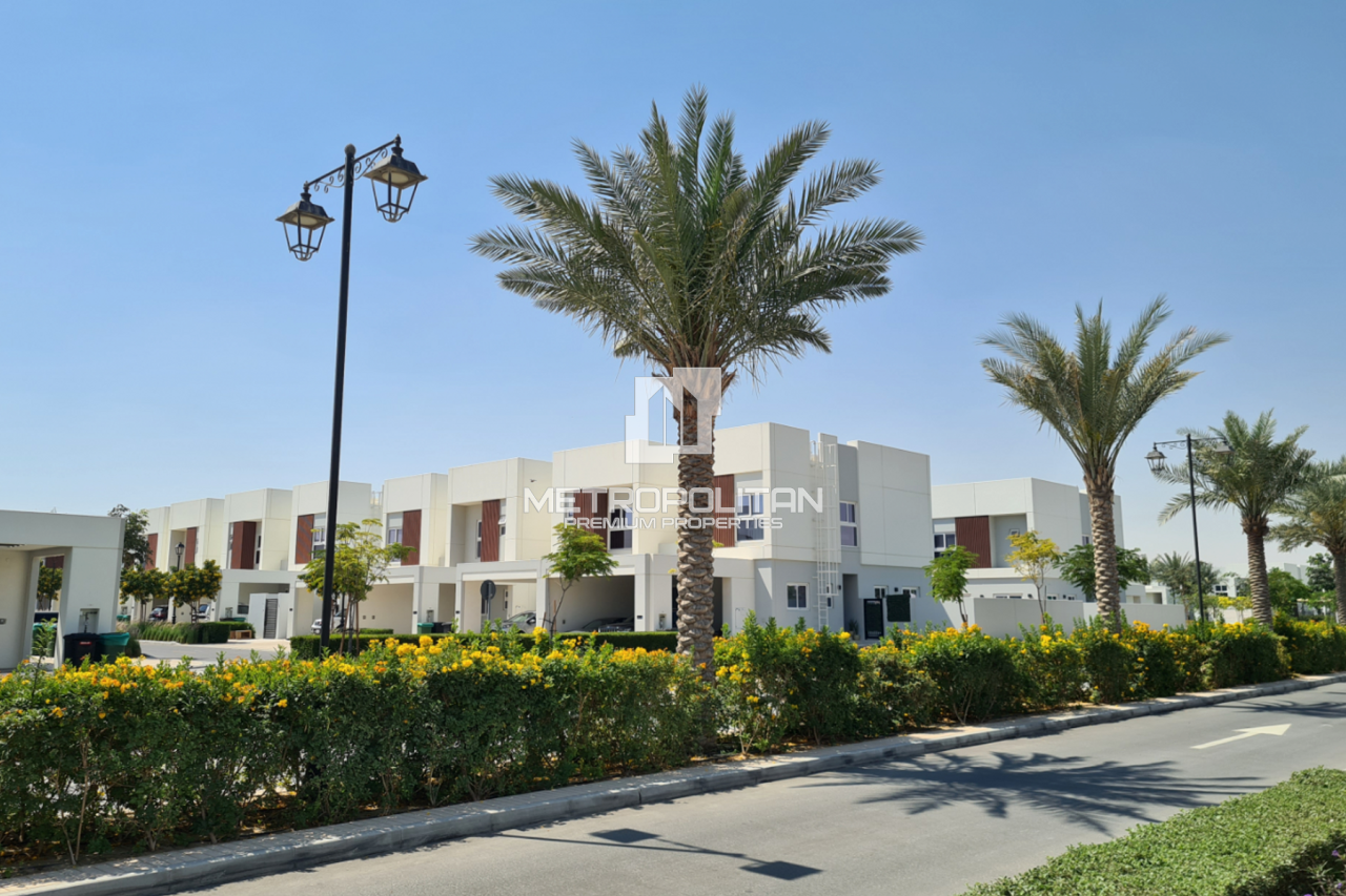 Townhouse in Dubai, UAE, 161 m² - picture 1