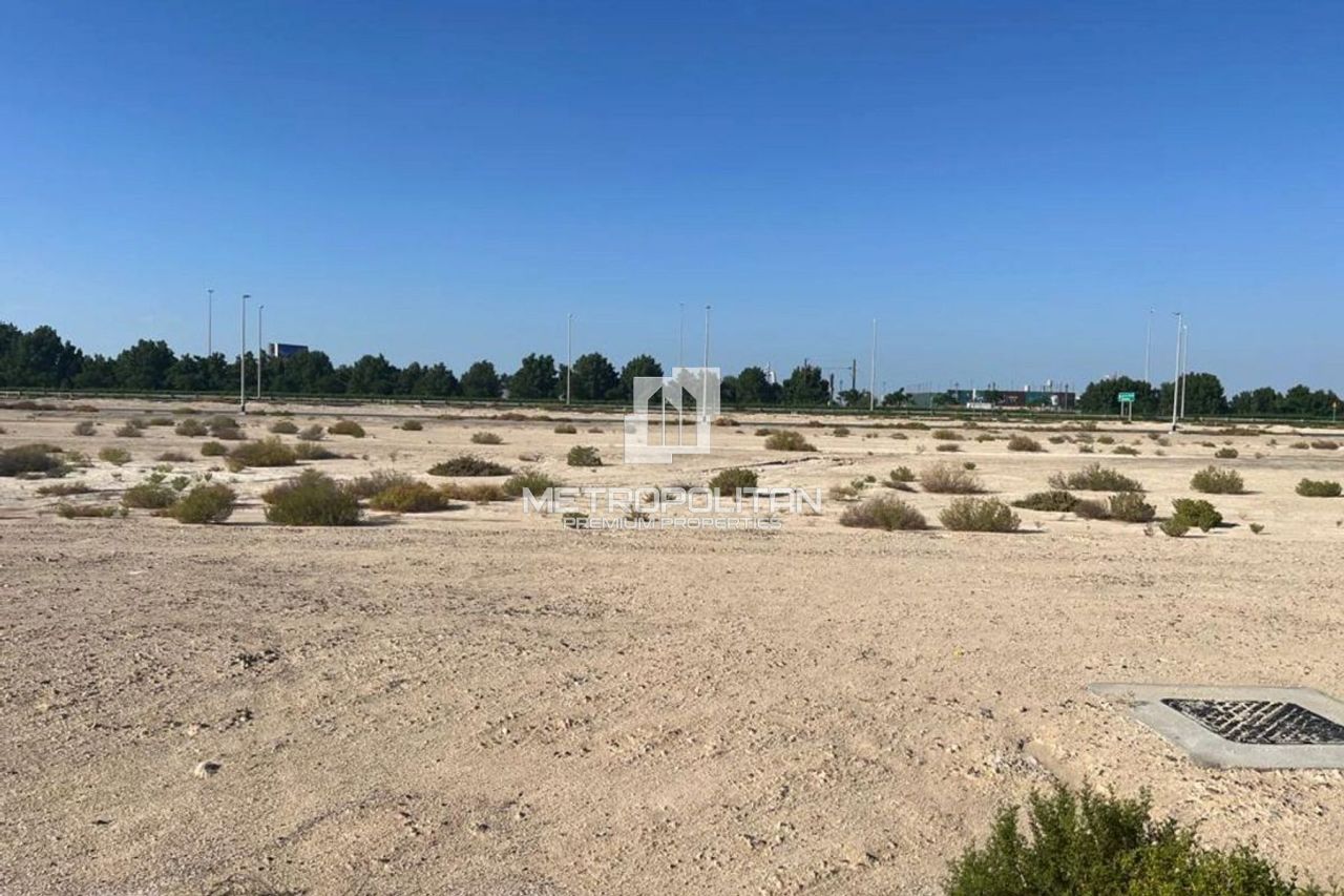 Land in Dubai, UAE, 1 186 m² - picture 1