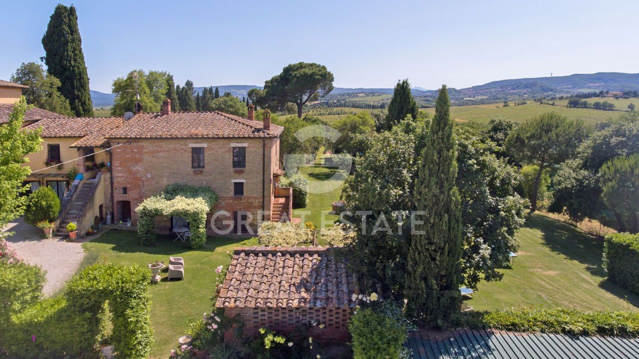 Casa en Montepulciano, Italia, 438.6 m² - imagen 1