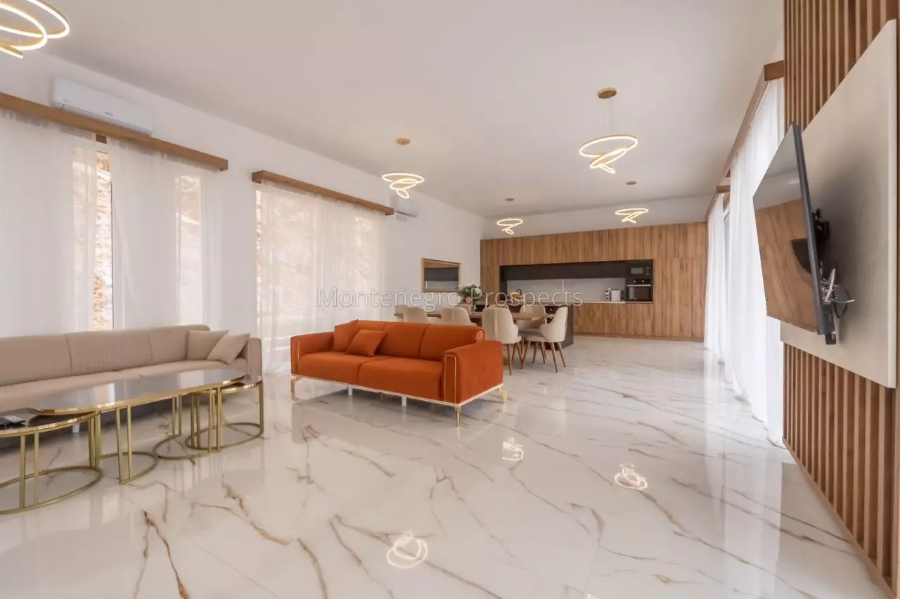 Villa in Dobra Voda, Montenegro, 375 m² - Foto 1